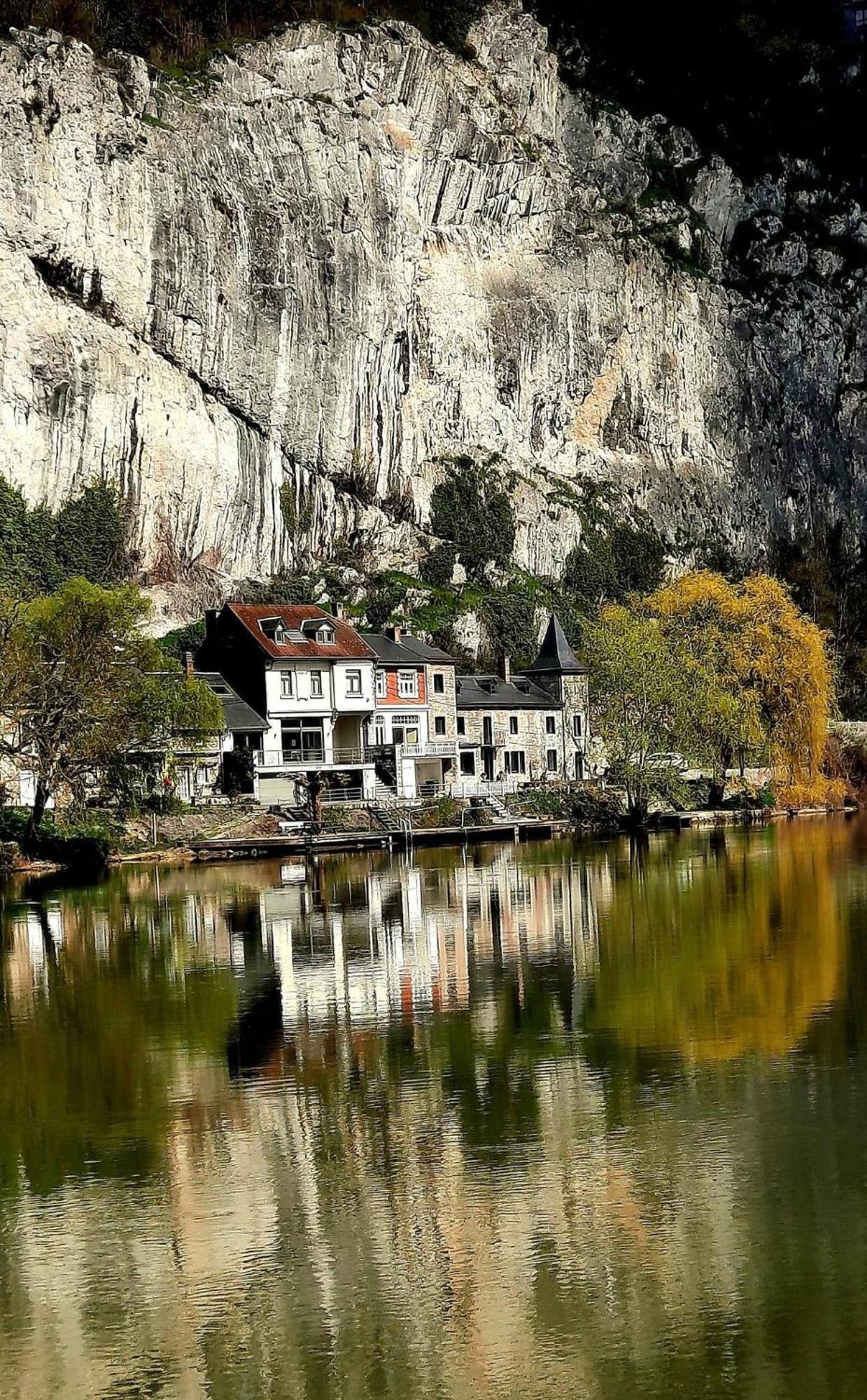 Villa Pieds Dans L'Eau Private Wellness Bordure De Meuse Lustin Exterior foto