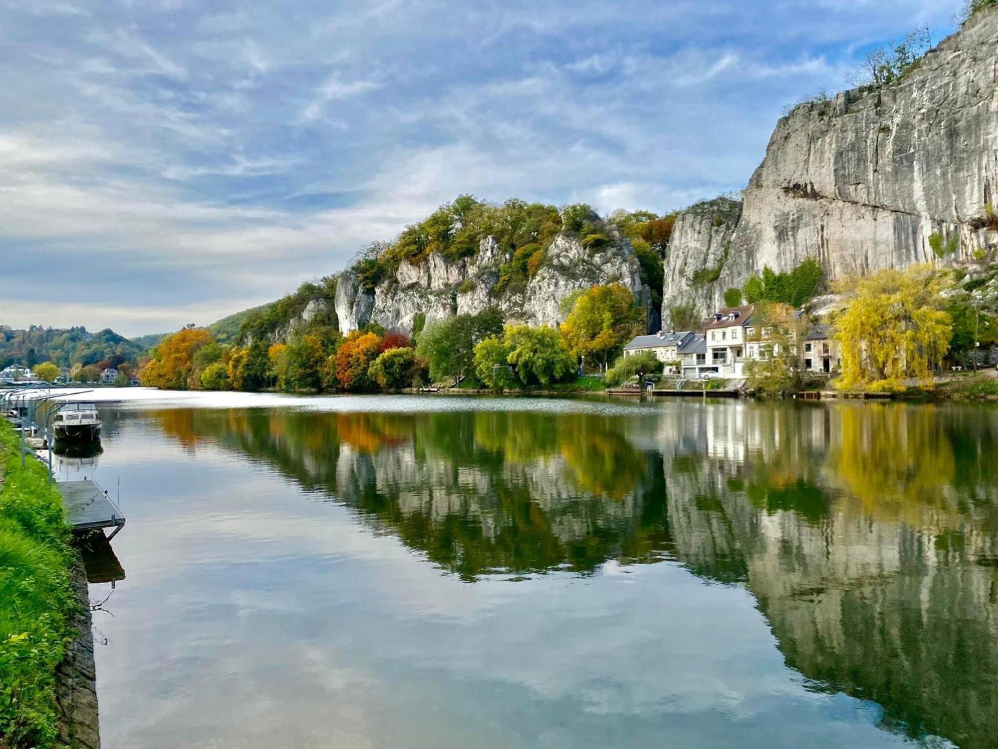 Villa Pieds Dans L'Eau Private Wellness Bordure De Meuse Lustin Exterior foto